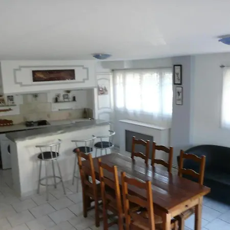 75 Sqm Noyon; Independant House Нуайон